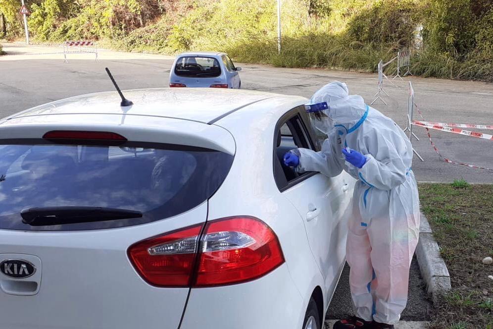 Coronavirus, primo giorno di attività per il drive-in a Chieti, eseguiti 170 tamponi 