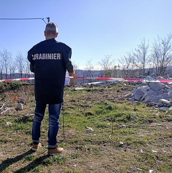 Pescara, scoperta dai Carabinieri Forestale una discarica abusiva di rifiuti pericolosi a San Silvestro