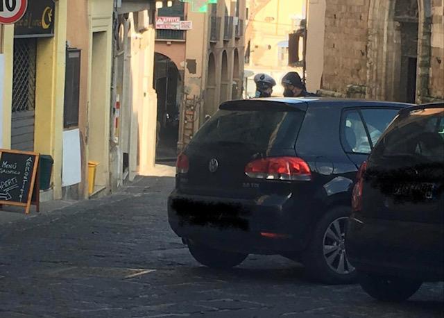 Lanciano, corso Roma tra rifiuti abbandonati e parcheggi selvaggi