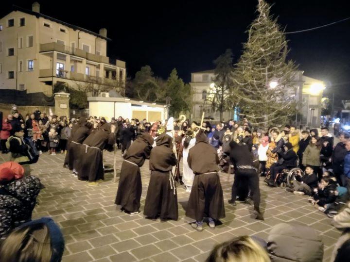 Fossacesia, successo per la rappresentazione de "Lu Sand' Andonije", per la prima volta in piazza Fantini