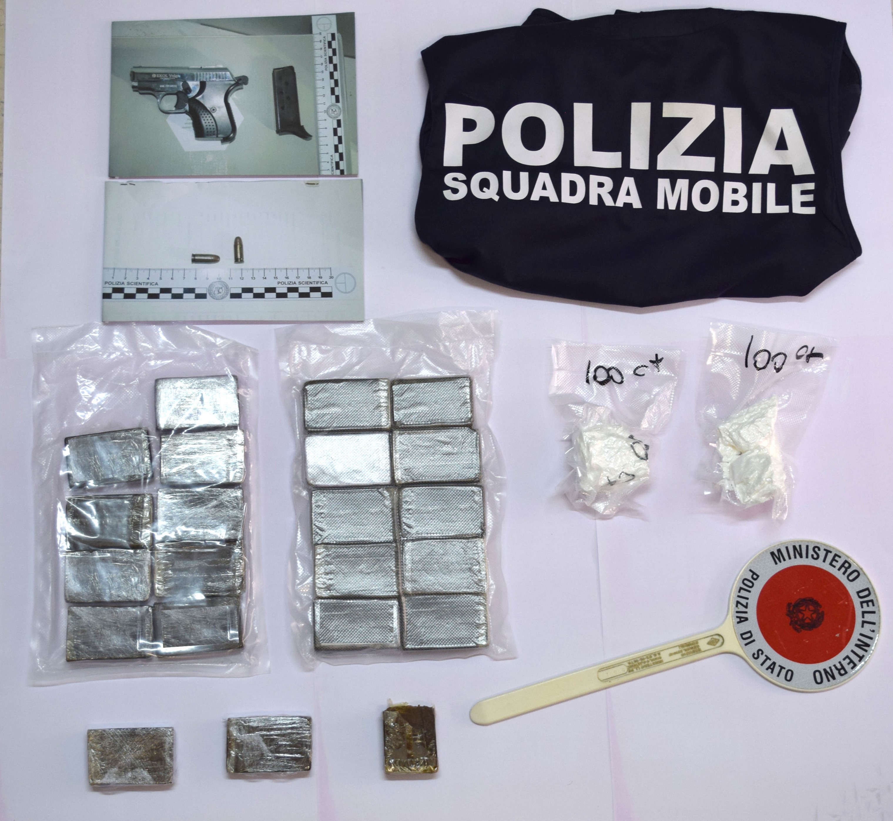 Pescara, trovato in possesso di oltre 2 kg di hashish e oltre 200 grammi di cocaina, arrestato dalla squadra mobile 38enne