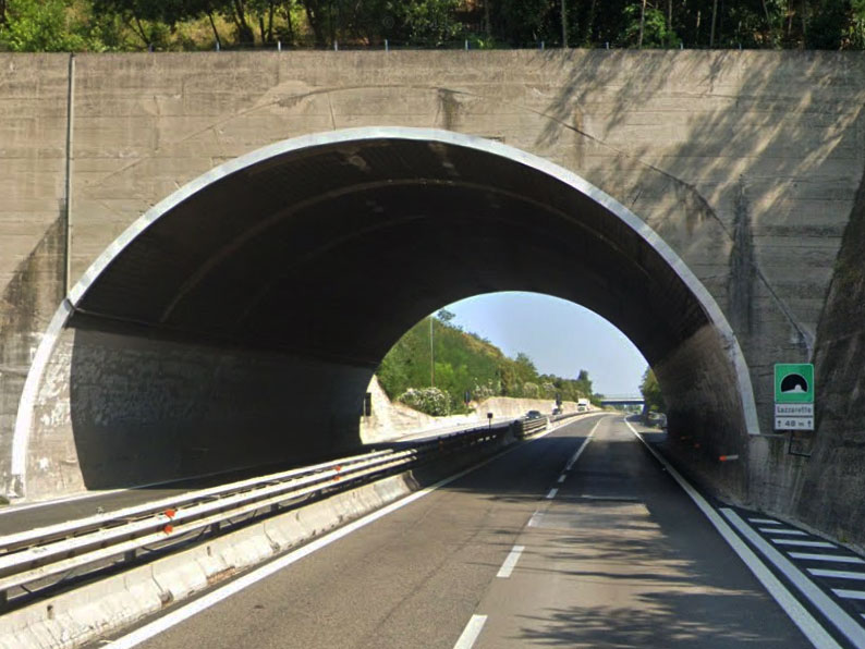 Incidente mortale sulla A14: autotrasportatore perde la vita