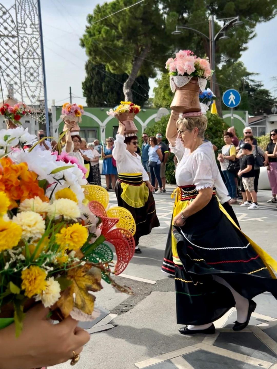 Oltre sessanta carri giunti dalle contrade per il Dono alla Madonna del Ponte di Lanciano