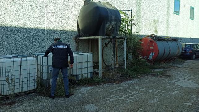 Pianella, Carabinieri Forestale sequestrano scarico industriale e serbatoio pieno di fanghi