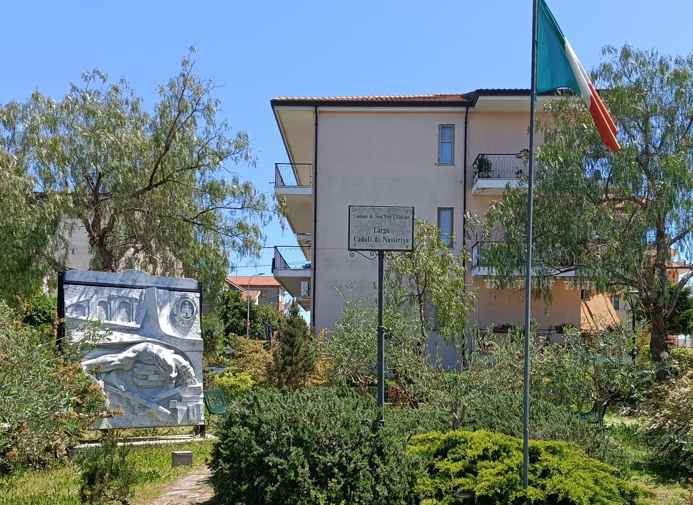 Manifestazione di protesta contro la cancellazione della intitolazione “Largo caduti di  Nassiriya” a San Vito Chietino. 