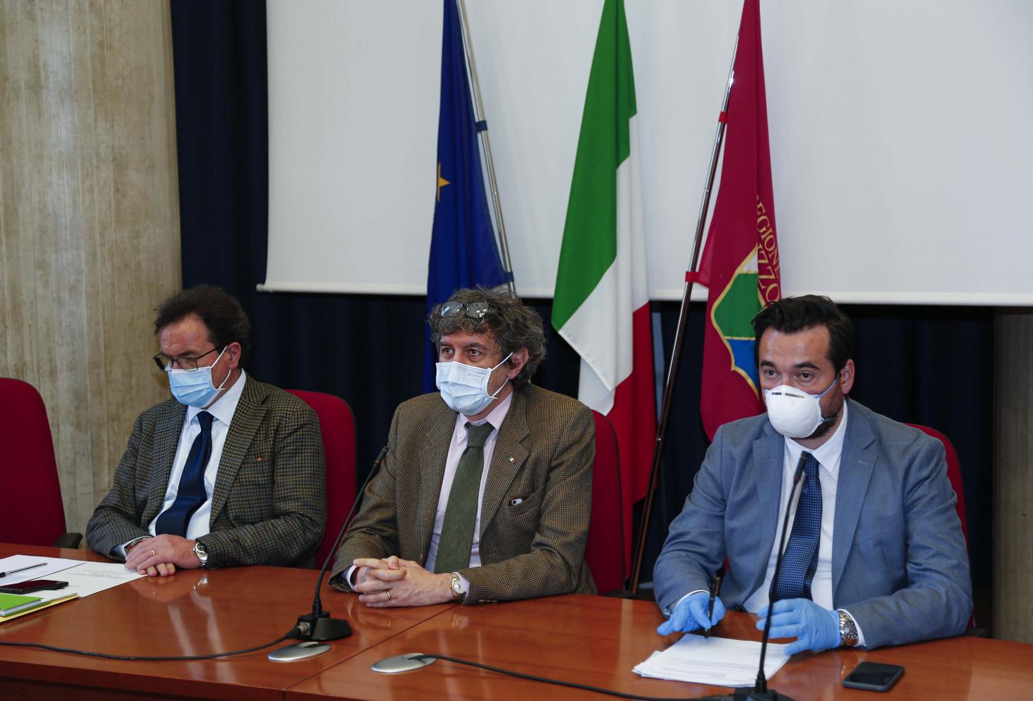 Coronavirus,Marsilio incontra Associazioni e balneatori per interventi messa in sicurezza spiagge