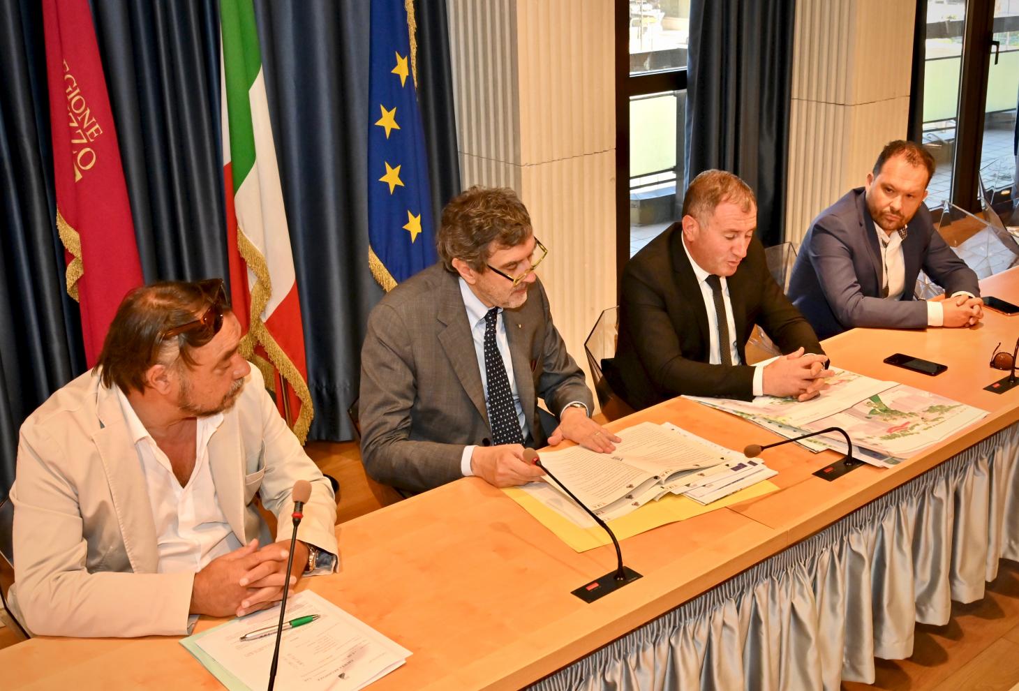 Marsilio firma accordo per valorizzazione aree dismesse ex stazione Sangritana di Castel di Sangro