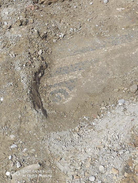 Mosaico affiora dagli scavi di piazza San Giustino a Chieti