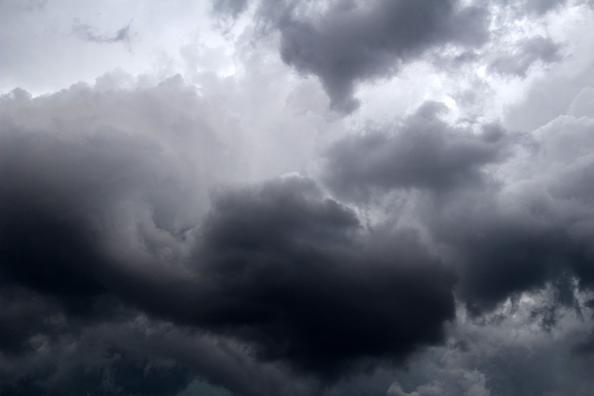 Allerta meteo Abruzzo previsioni in arrivo temporali e vento forte