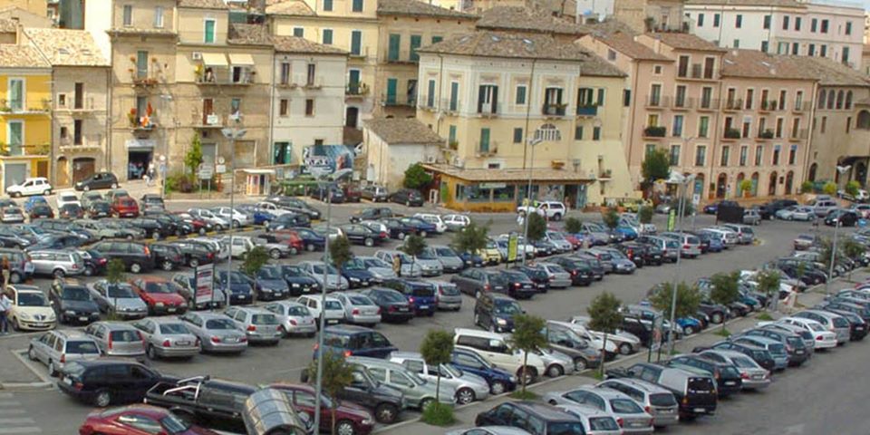 Parcheggi blu gratuiti per lo shopping natalizio a Lanciano, una iniziativa di Anxam e Comune