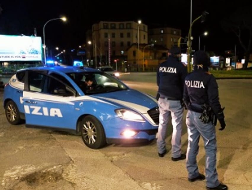 Pescara: tentano di rubare bici caricandole su un' auto rubata. Arrestati dalla Polizia due giovani