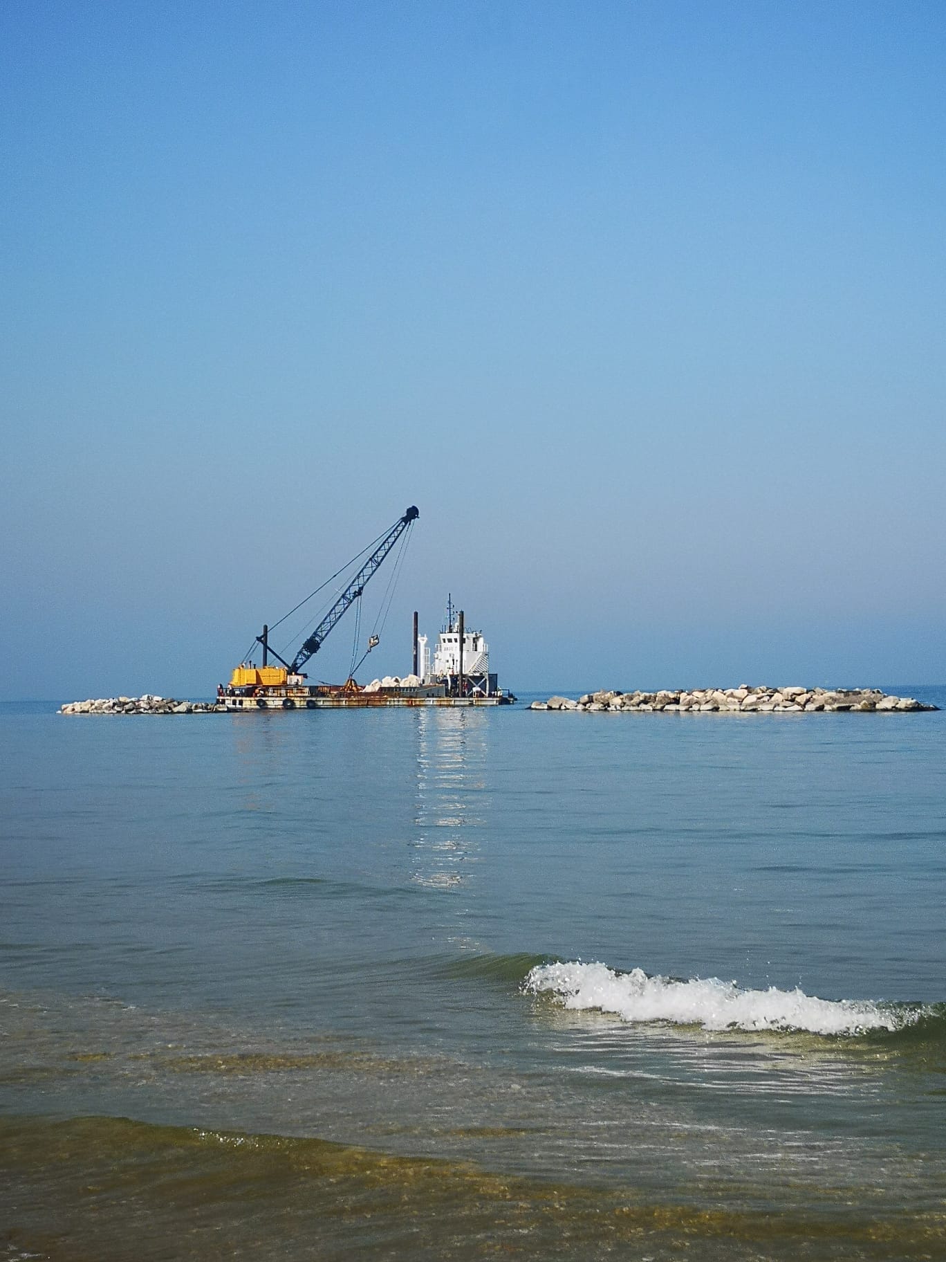 Al via i lavori per la realizzazione di nuove scogliere nella zona a nord della costa ortonese