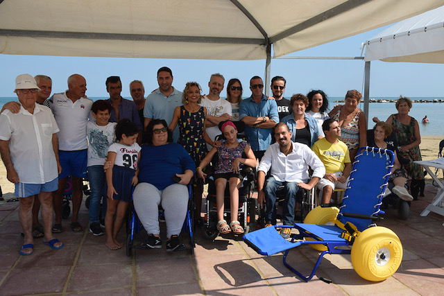 Nuova sedia job donata a Mare senza Barriere di San Salvo