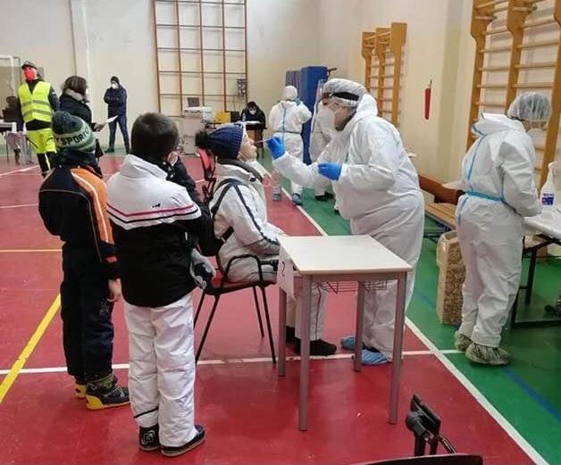 Coronavirus, il gelo non ferma lo screening di massa in provincia di Chieti, eseguiti 8mila tamponi