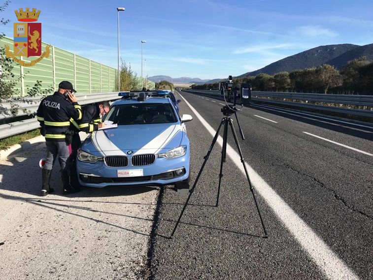 La Polizia di Stato di L'Aquila intensifica i controlli con telelaser