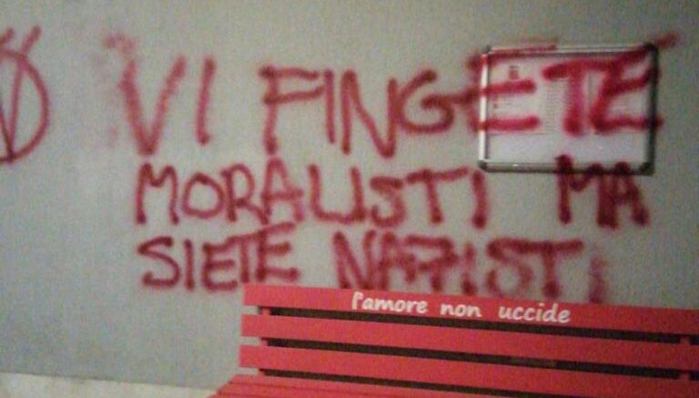 Imbrattati esterni sede di Pescara della Cgil con scritte rosse " Vi fingete moralisti ma siete nazisti"