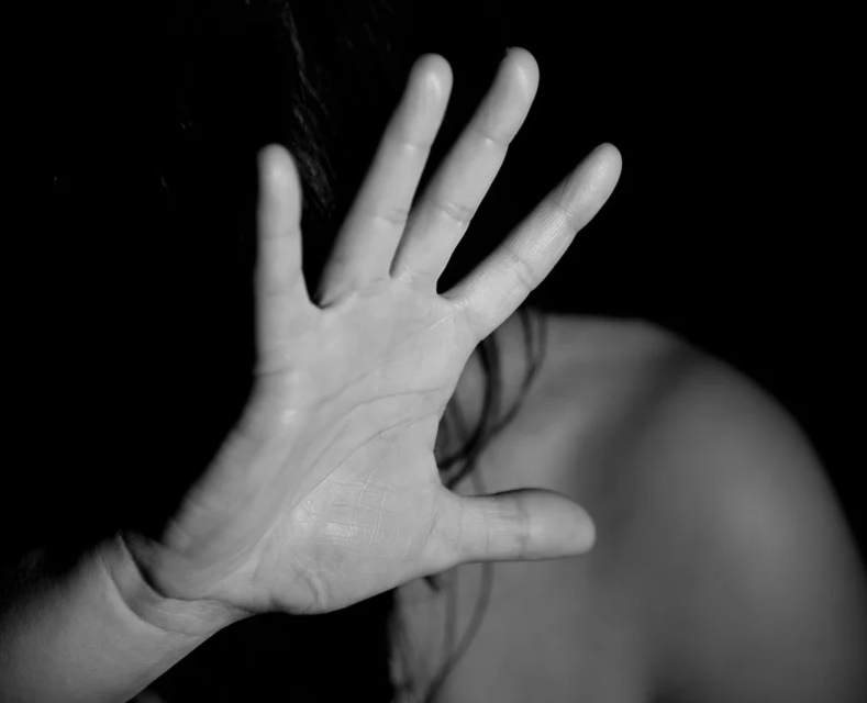 Pescara, violenza di genere, divieto di avvicinamento alla moglie a seguito di gravi lesioni personali